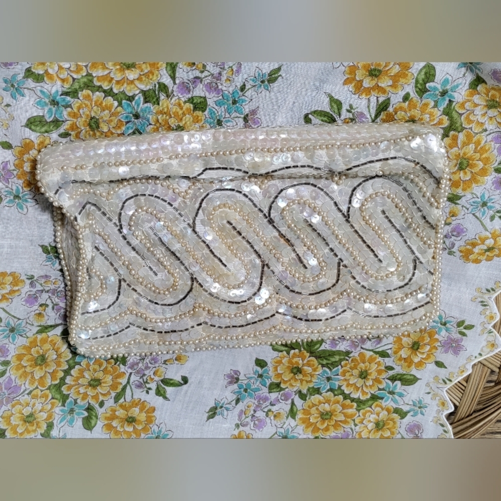 Vintage 🤍 “Bag by Debbie” Beaded Sequined Clutch
